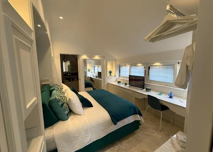 Maison Lady Claudia Luxury Accommodation